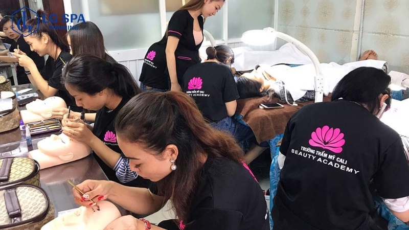 Trung tâm Cali đào tạo thẩm mỹ spa uy tín tại TPHCM