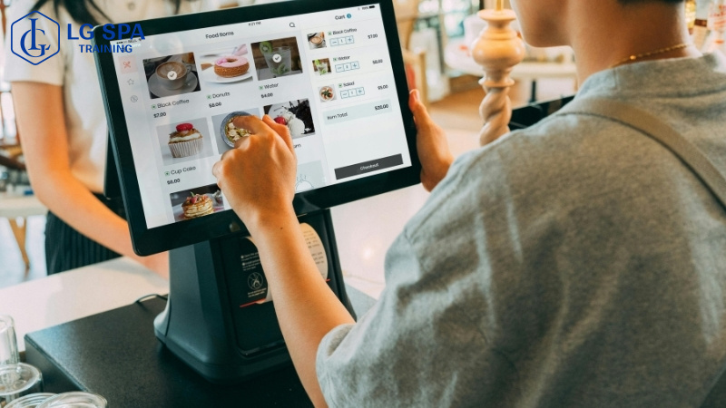 Làm nhân viên thu ngân và bán hàng sau khi tốt nghiệp cấp 3