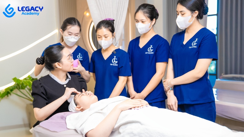 học spa hay makeup dễ tìm việc