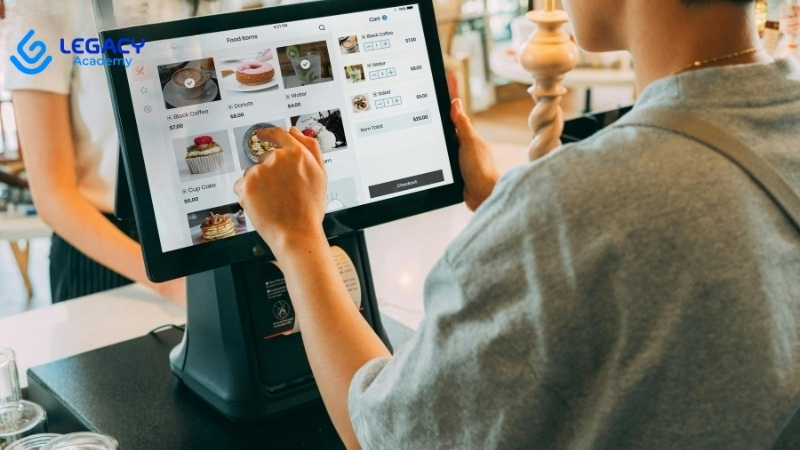 Làm nhân viên thu ngân và bán hàng sau khi tốt nghiệp cấp 3