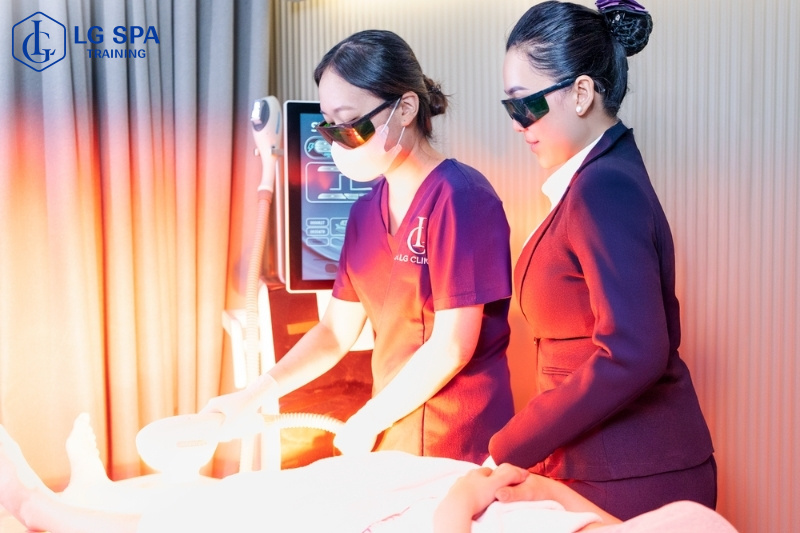 kỹ thuật viên học chứng chỉ hành nghề spa