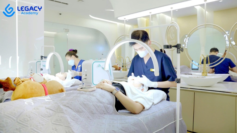 nam giới cần chăm chút ngoại hình khi làm spa