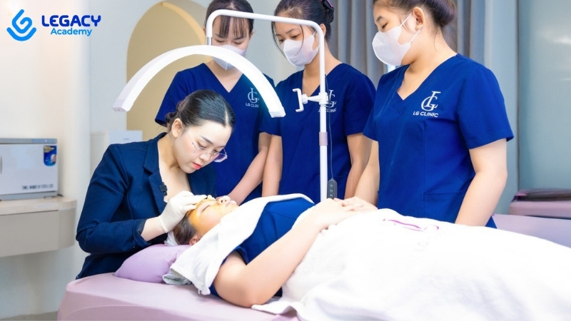 nên học nghề nail hay spa