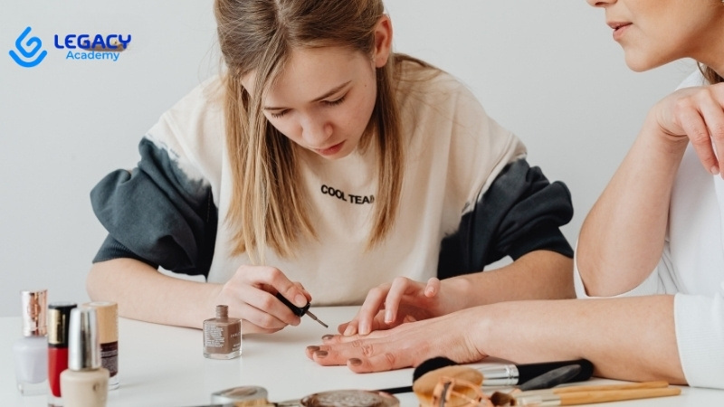15 tuổi học nghề nail làm móng