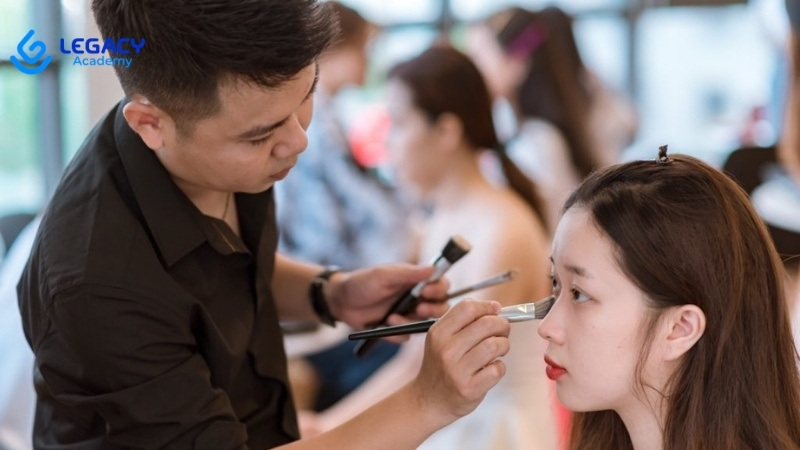học nghề trang điểm ở tuổi 16