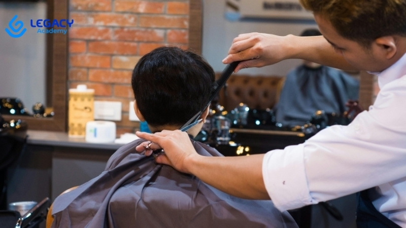 học nghề cắt tóc ở tuổi 16