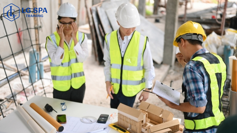 18 tuổi học nghề xây dựng