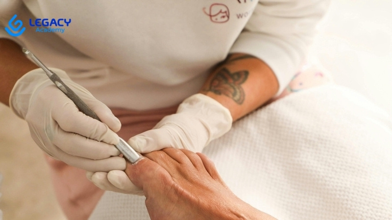 19 tuổi học nghề nail nối mi