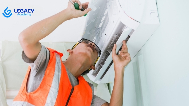 Nghề sửa chữa điện, nước, điện lạnh ở tuổi 19