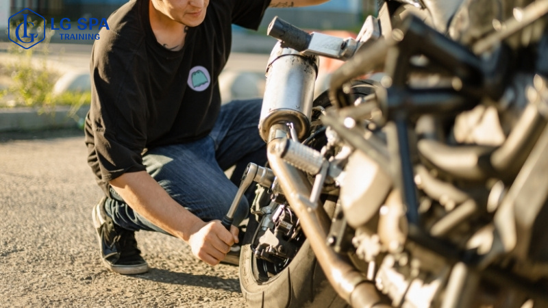 20 tuổi học nghề sửa chữa ô tô xe máy