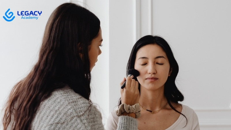 21 tuổi học nghề chuyên viên trang điểm