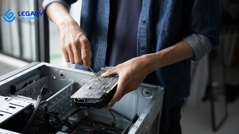 24 tuổi học nghề sửa điện tử