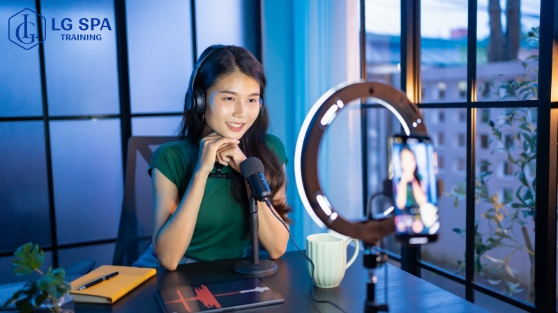 25 tuổi làm content creator