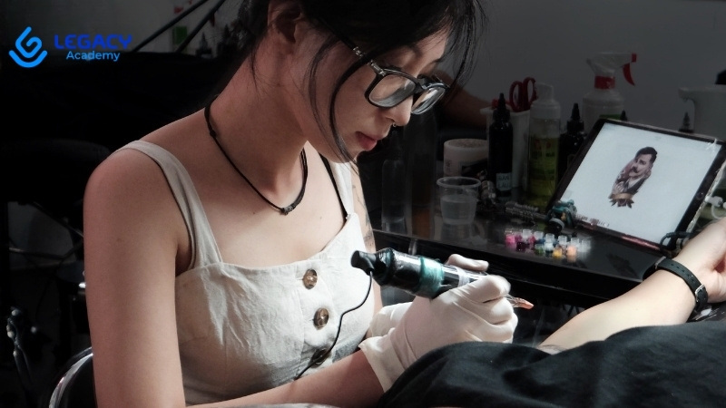 học làm thợ xăm ở tuổi 25