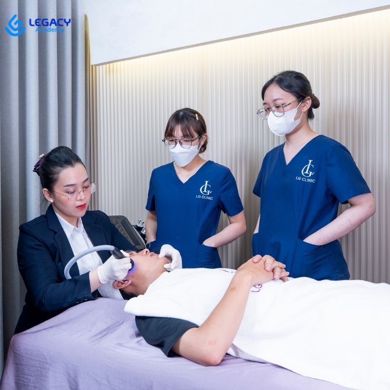 34 tuổi học nghề kỹ thuật viên spa chăm sóc da