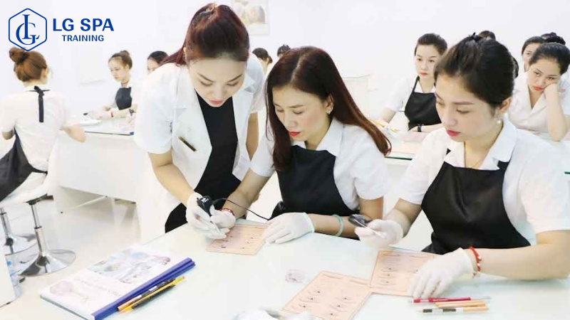 Học nghề phun xăm thẩm mỹ ở tuổi 35