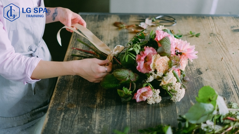 Học xong cấp 2 nên học nghề cắm hoa, linh hoạt thời gian