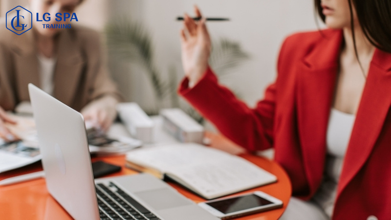 Ngành Quản trị nhân lực (HR) hợp với nữ giao tiếp tốt