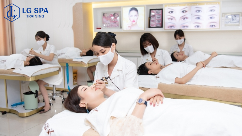 Nghề phun xăm thẩm mỹ cho nữ khong bằng cấp