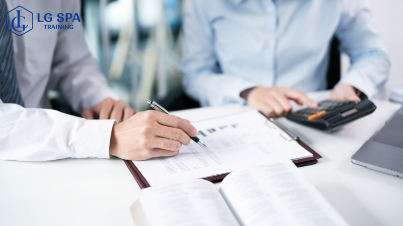 Nhóm nghề kinh doanh và sáng tạo cho nam 30 tuổi