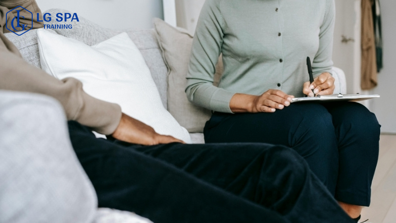 con gái hướng nội học ngành tâm lý học