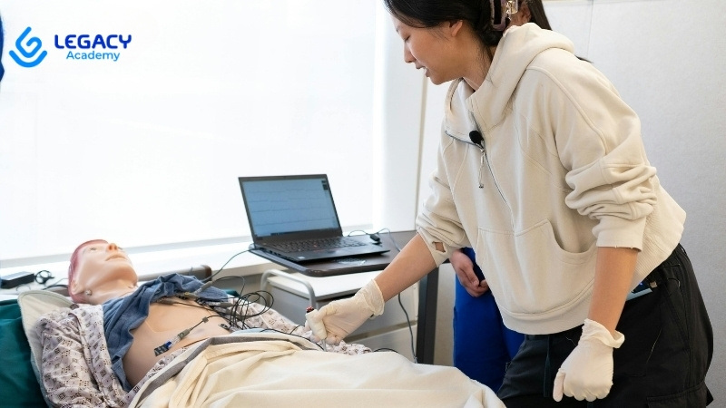 Học nghề y dược chăm sóc sức khỏe cơ bản cho nữ