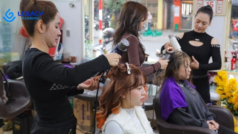 Nghề tạo mẫu tóc chuyên nghiệp dành cho nữ giới