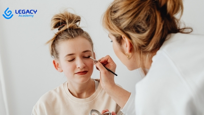 học nghề thợ trang điểm sau khi học lớp 9