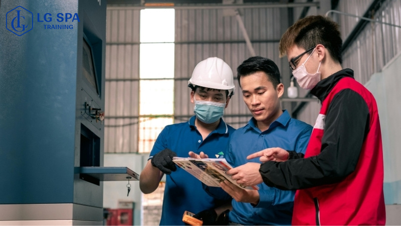 học nghề Logistic cho nam giới