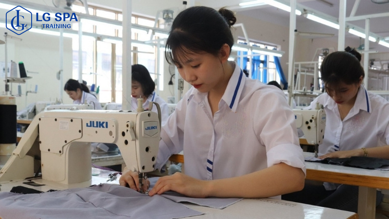 học nghề thợ may cho nữ 30 tuổi