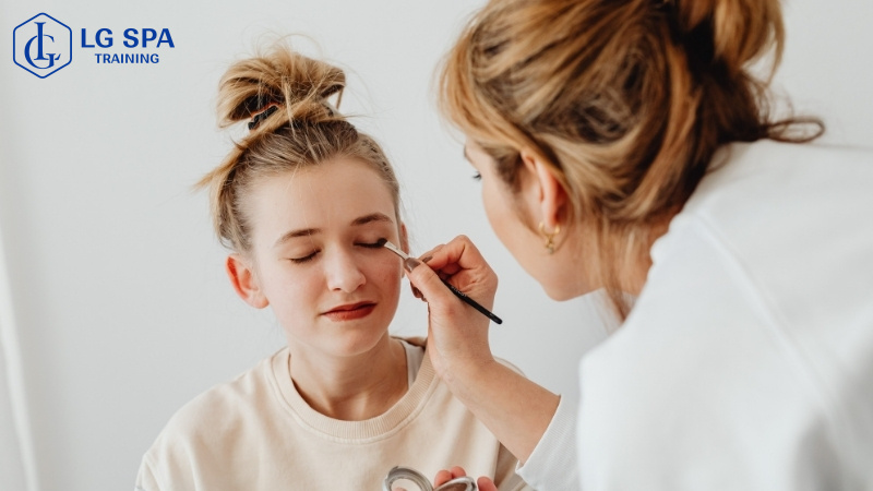 học nghề thợ trang điểm sau khi học lớp 9