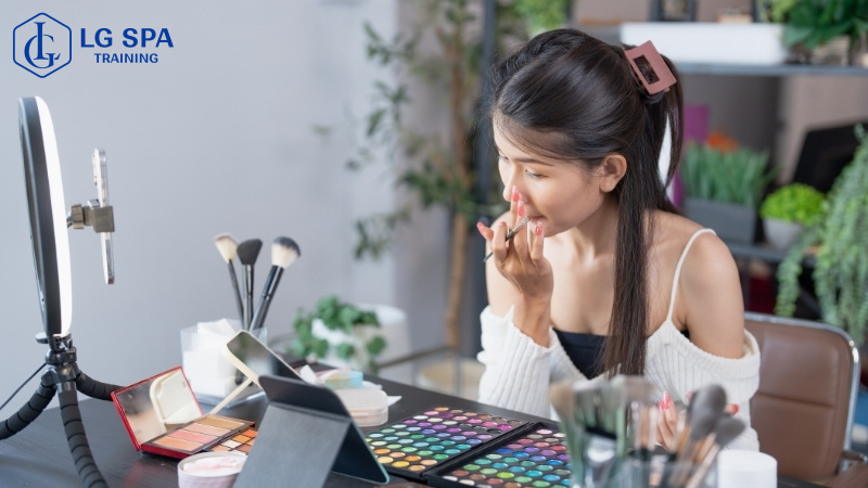 học nghề trang điểm không cần bằng đại học