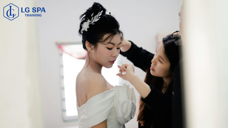 làm nghề chuyên viên trang điểm lương 15 triệu