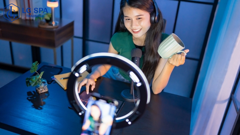 làm nghề content creactor ở tuổi 32