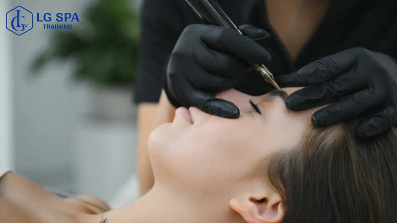 làm nghề phun xăm thẩm mỹ ở tuổi 34