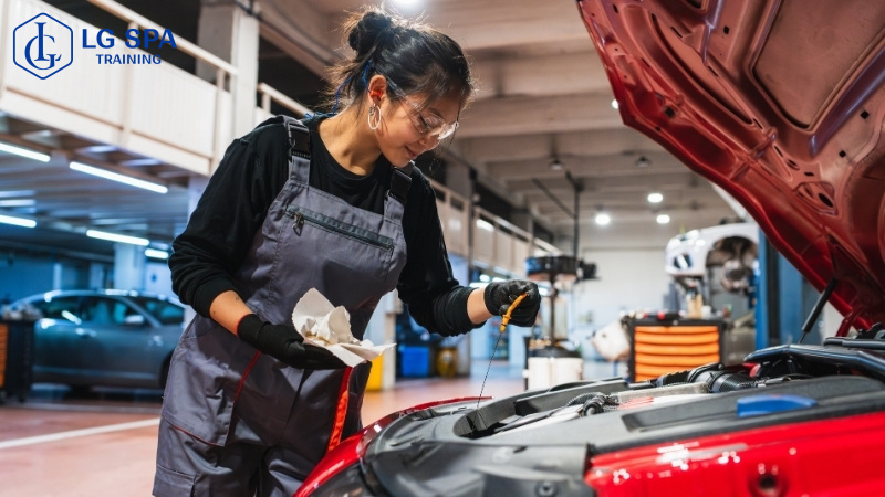 làm nghề sửa chữa xe ở tuổi 19