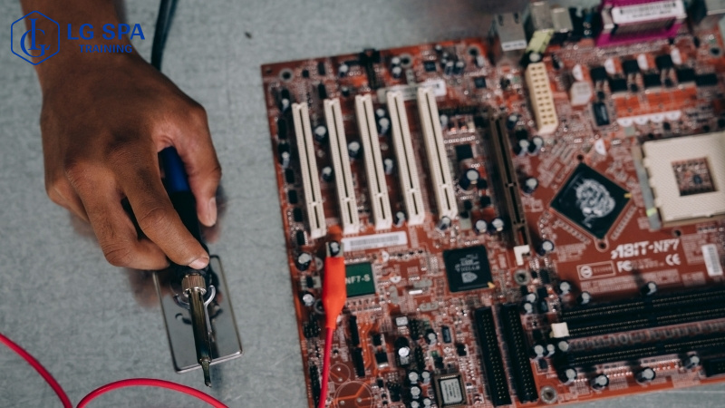 lớp 8 học nghề sửa chữa điện tử