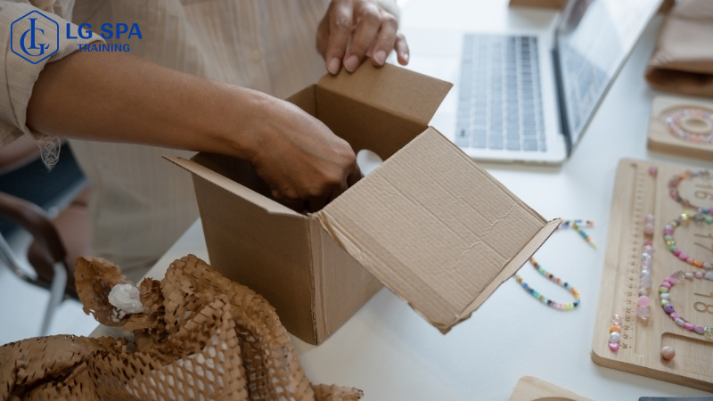 lớp 8 học thương mại điện tử