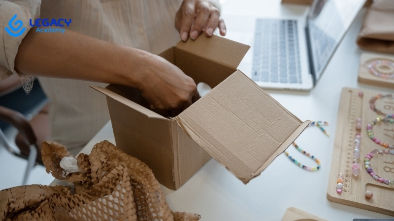 lớp 8 học thương mại điện tử