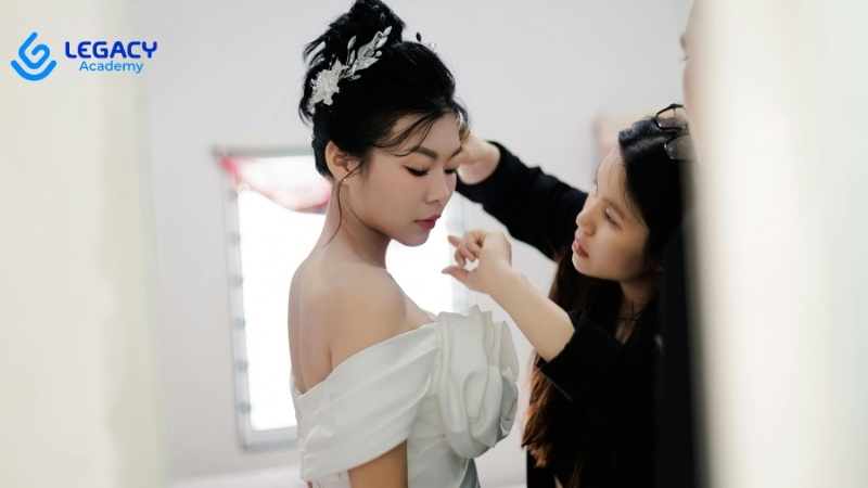 Thợ trang điểm không cần bằng cấp 2