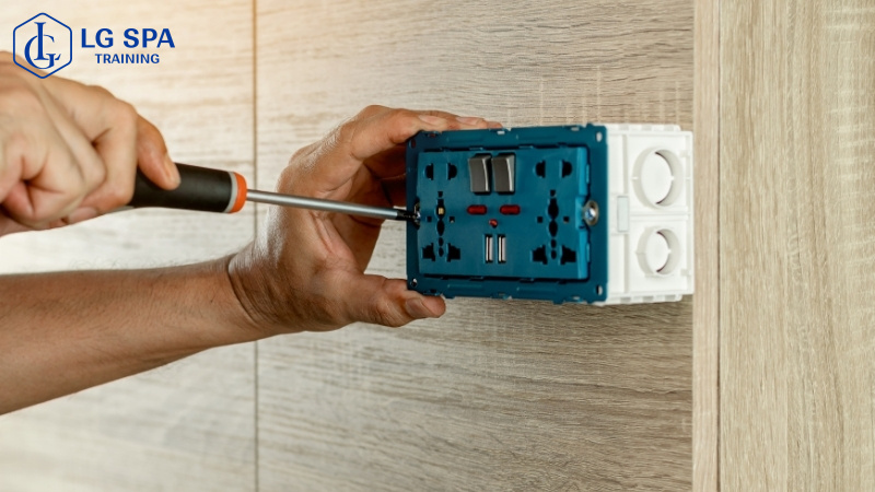 nghề thợ điện thu nhập ổn định không cần bằng cấp