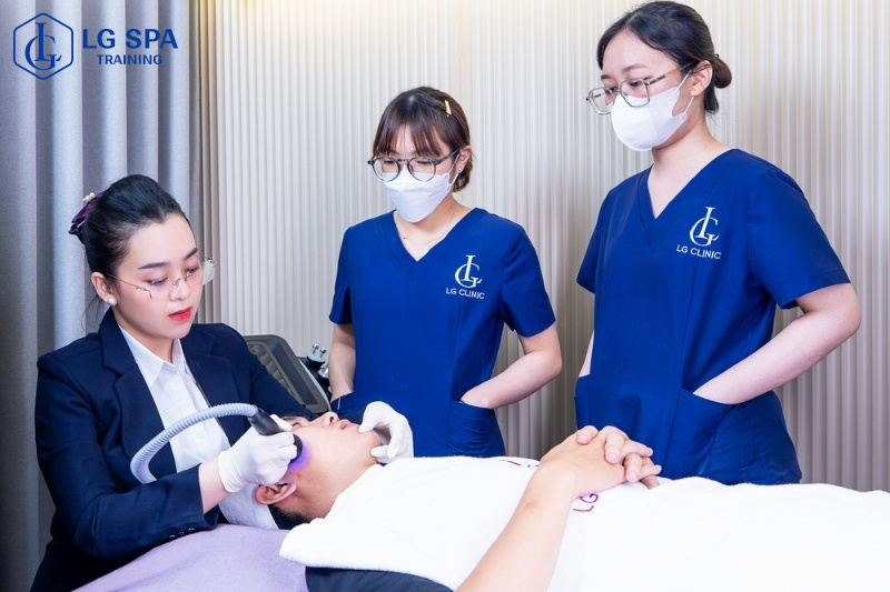 những nghề không cần bằng cấp 2 - nghề làm đẹp thẩm mỹ