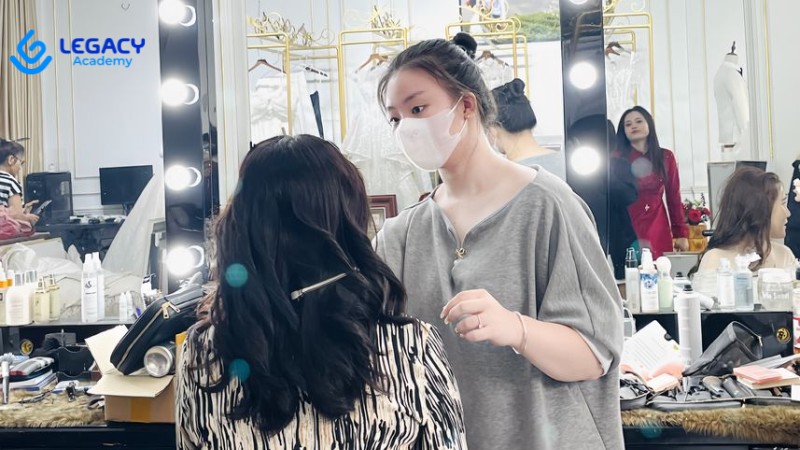 phụ nữ 30 tuổi nên học makeup