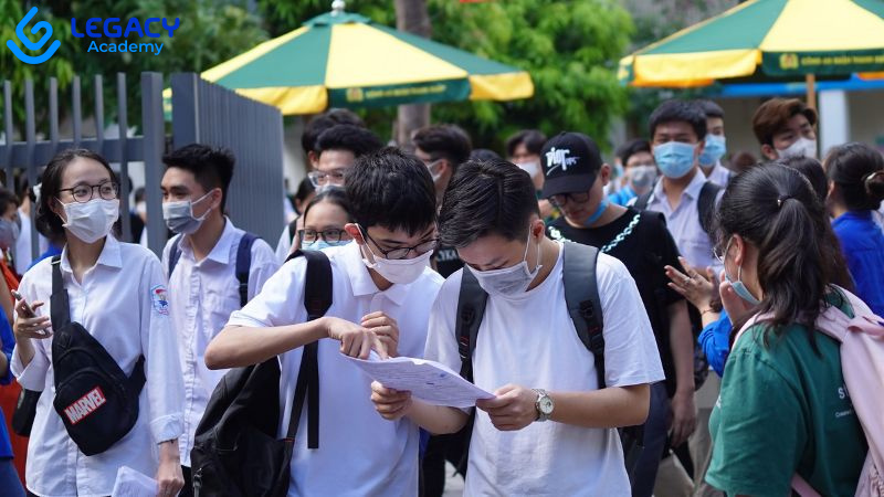 cơ hội việc là giữa đại học và học nghề