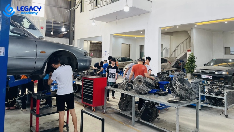 đi làm sớm mà không học nghề có nhiều bất lợi