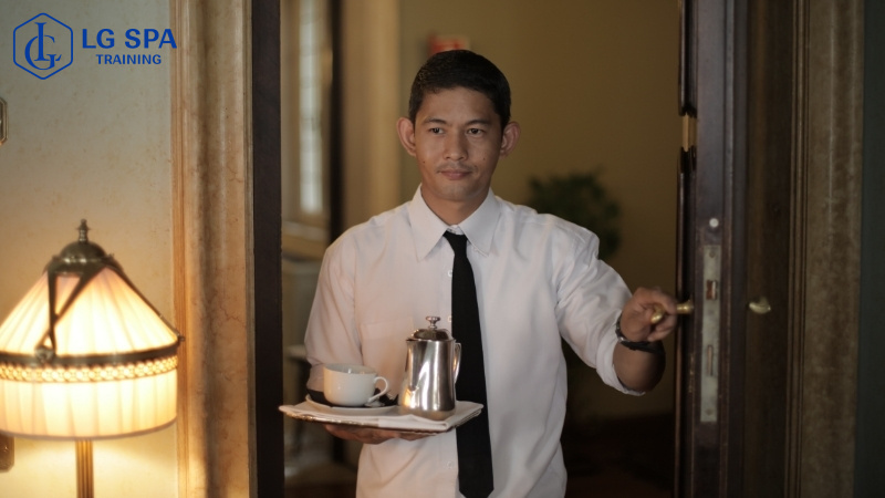 làm nghề nhà hàng khách sạn cho nam không bằng cấp