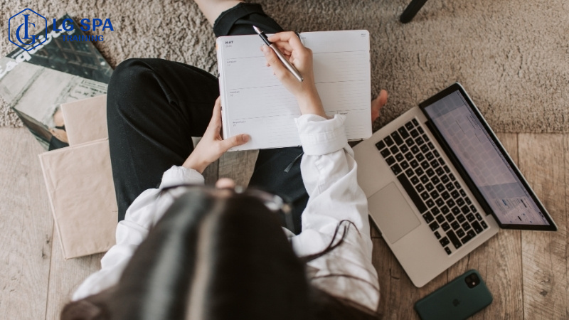 Cộng tác viên viết bài là nghề tay trái nên học