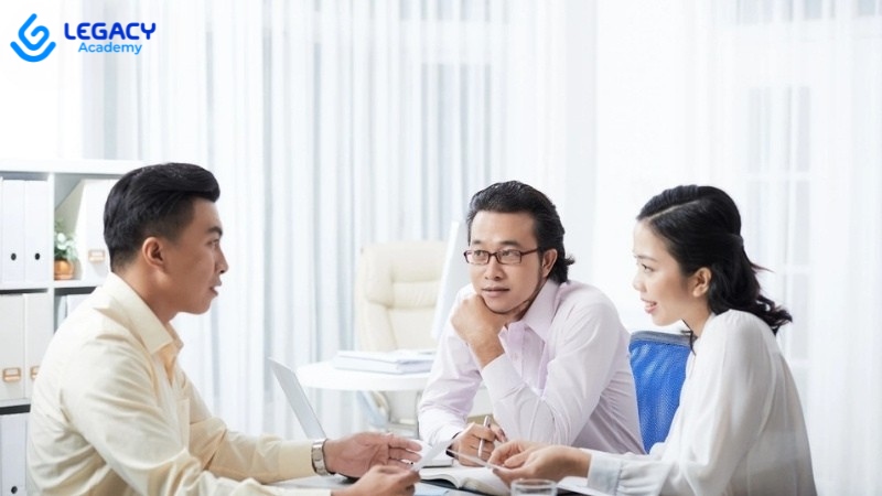 Tư vấn viên tài chính - bảo hiểm cho người hướng ngoại