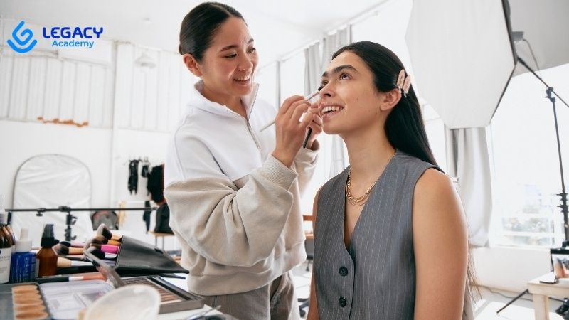 Vừa làm vừa học nghề trang điểm 