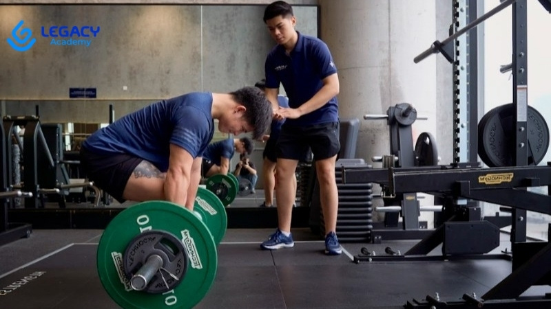 Vừa học nghề vừa làm nghề huấn luyện viên thể hình